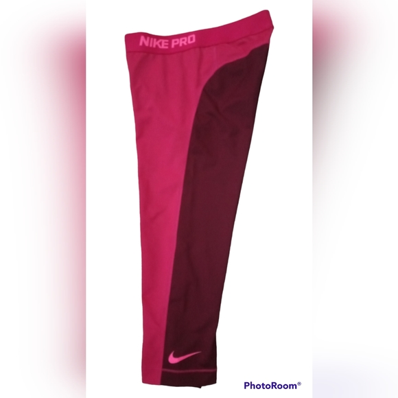 Nike Pro Capri Leggings - Picture 2 of 7